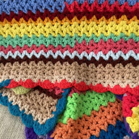 Rainbow Crochet Afghan Blanket Scalloped Vintage - Picture 2 of 5